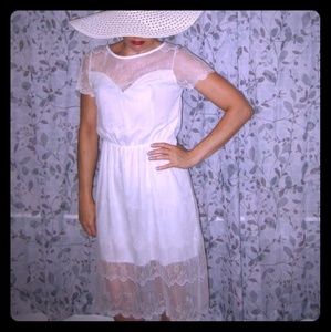 Charlotte Russe White Lace dress NWT. Sz M
